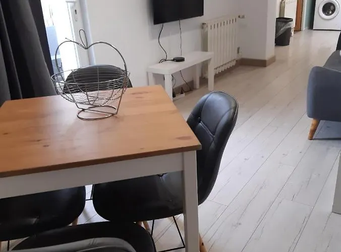 Appartement Charmante Maison Dans Le Gers, Proche Et Centre-ville LʼIsle-Jourdain